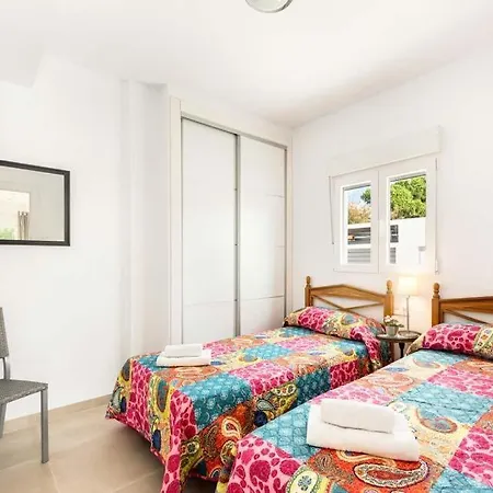 Villa Sleeps 14 Pool Air Con Wifi *