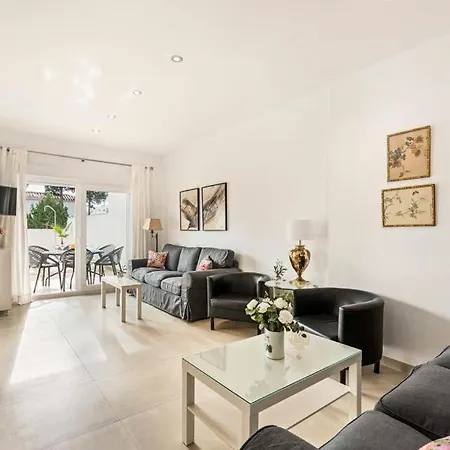 Sleeps 14 Pool Air Con Wifi Nerja